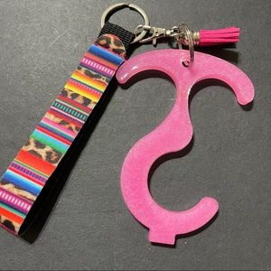 Resin button pusher with ristlet